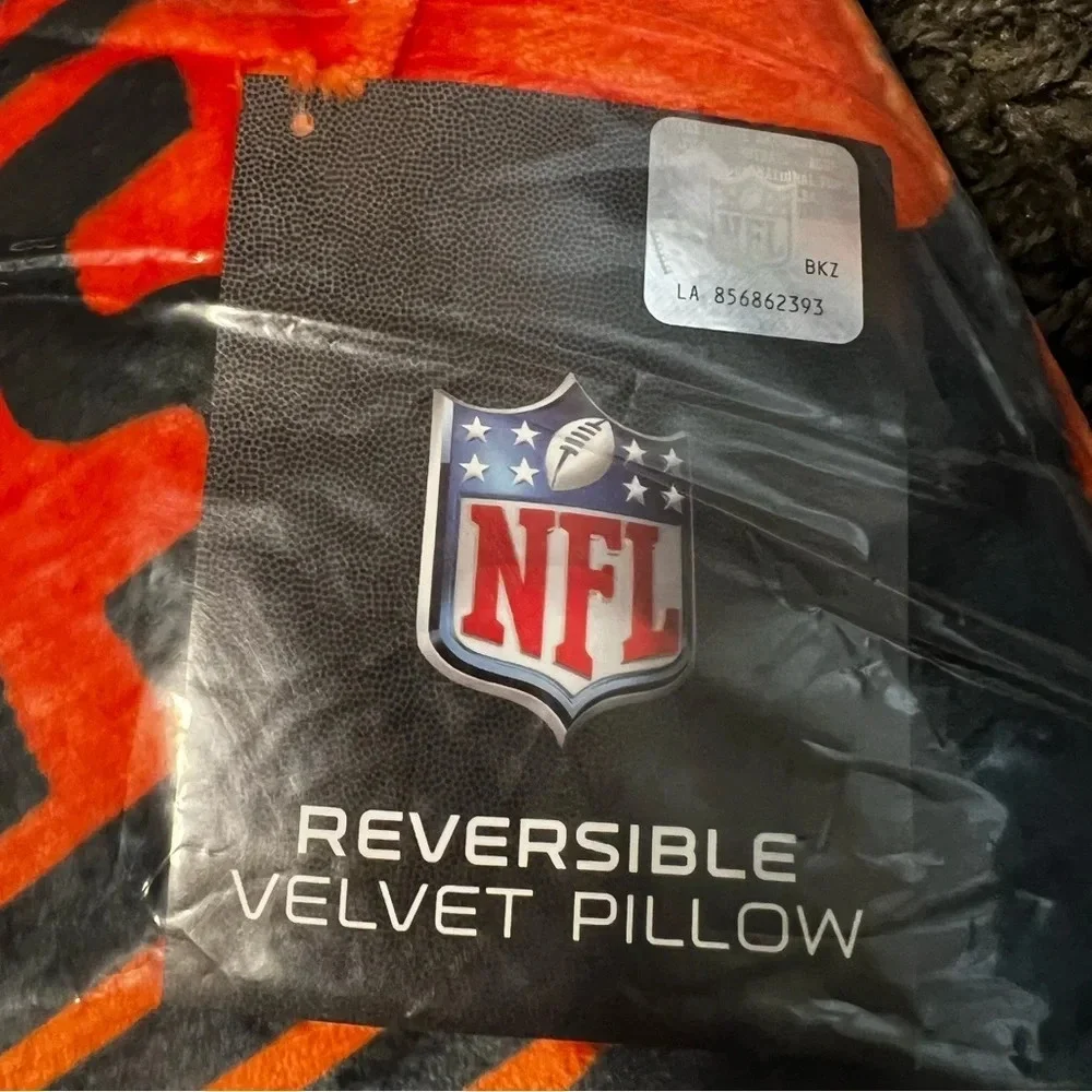 NWT Chicago Bears NFL Velvet Pillow